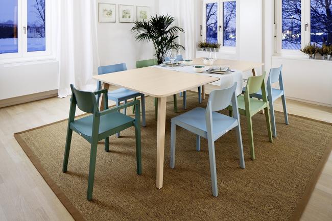 Tische und Stühle: Tisch 1330 und Stuhl 330, Thonet